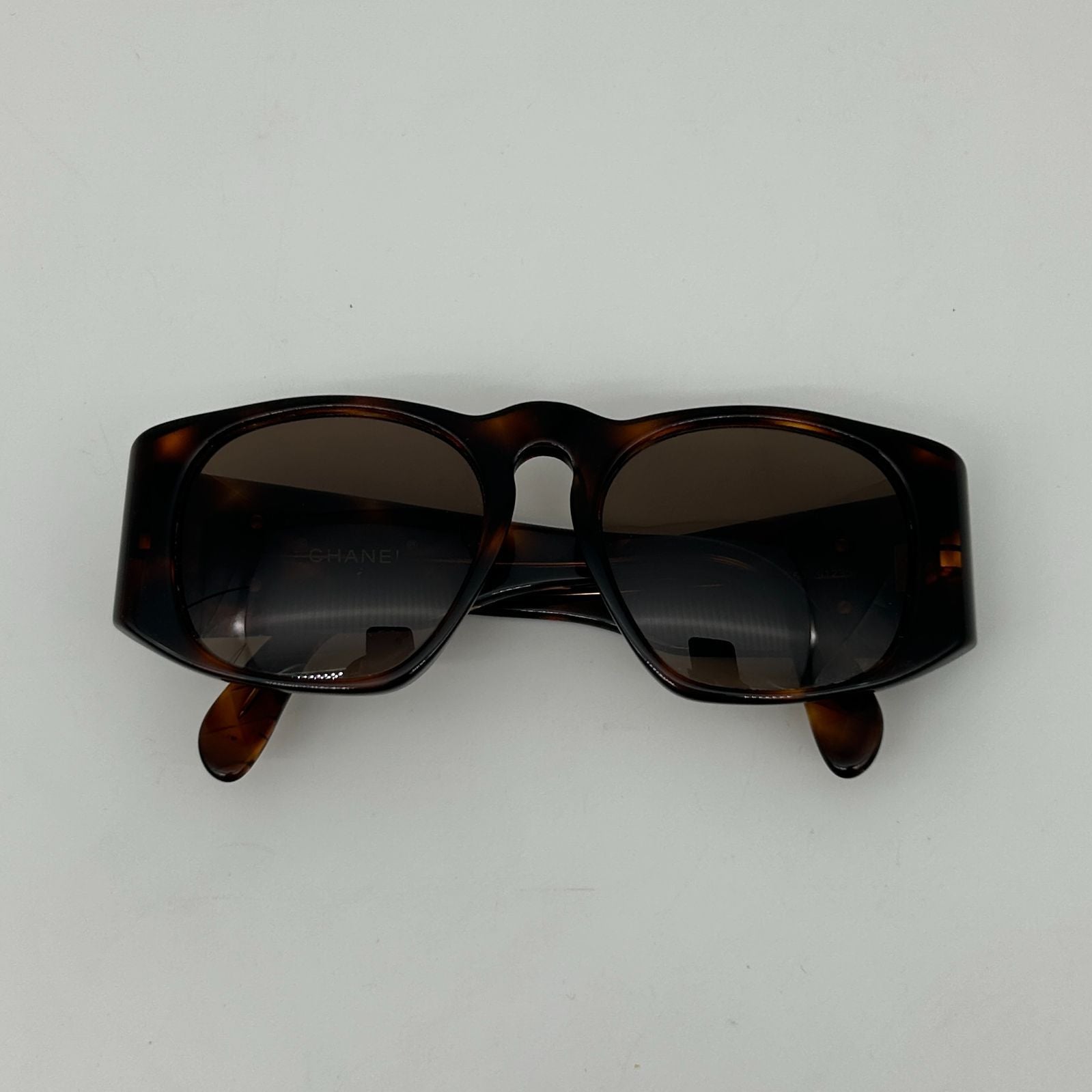 Chanel Vintage Quilted CC Logo Marble Brown Gold Acetate Sunglasses Eyewear