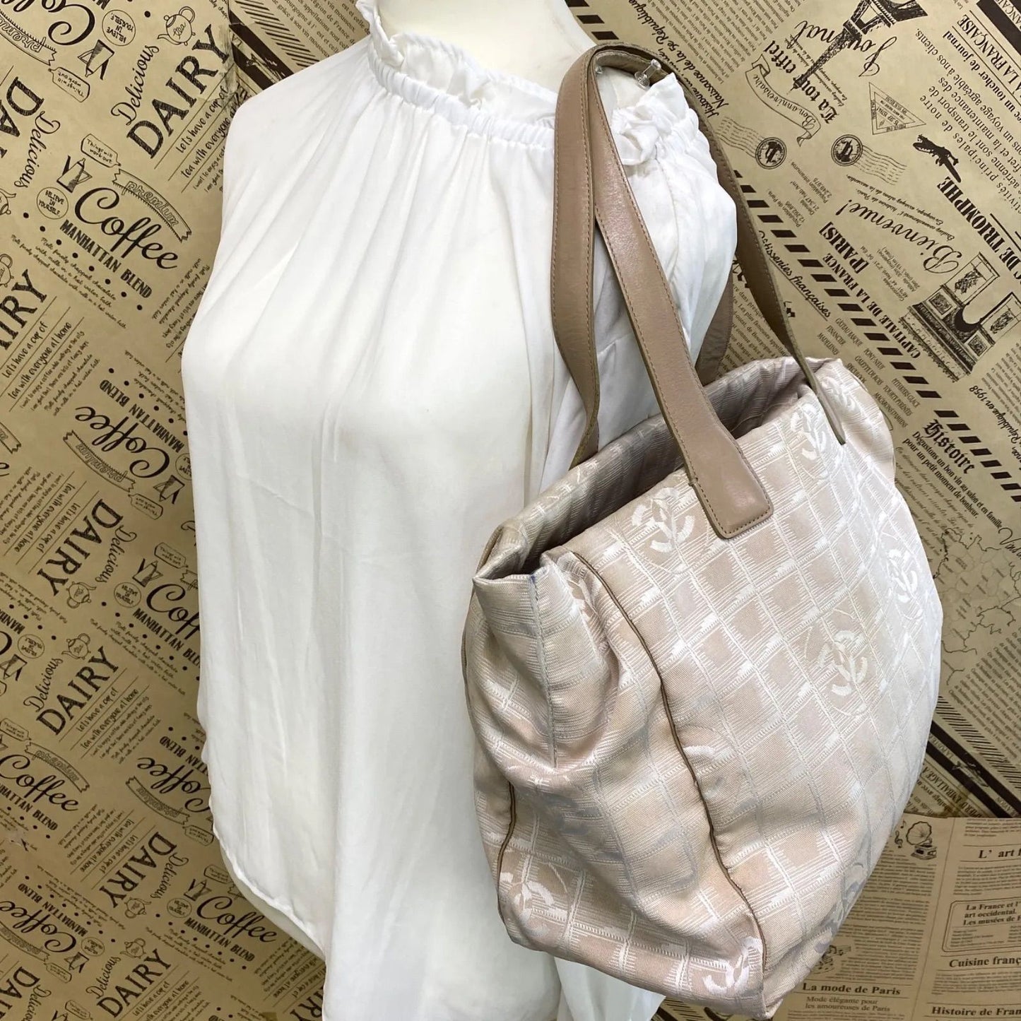 Chanel Tote New Travel Beige CC Logo Business — view 3
