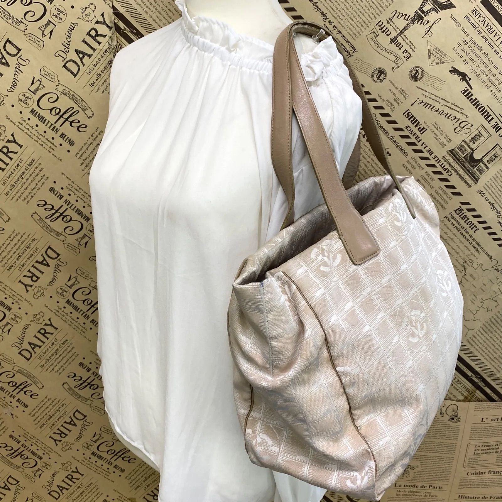 Chanel Tote New Travel Beige CC Logo Business — view 3