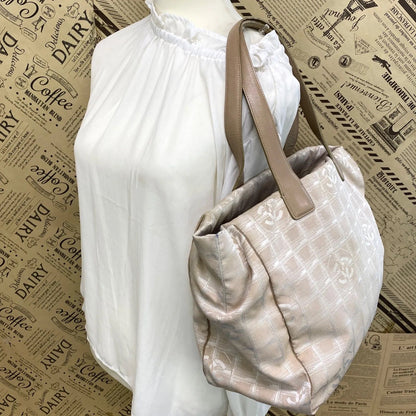 Chanel Tote New Travel Beige CC Logo Business — view 3