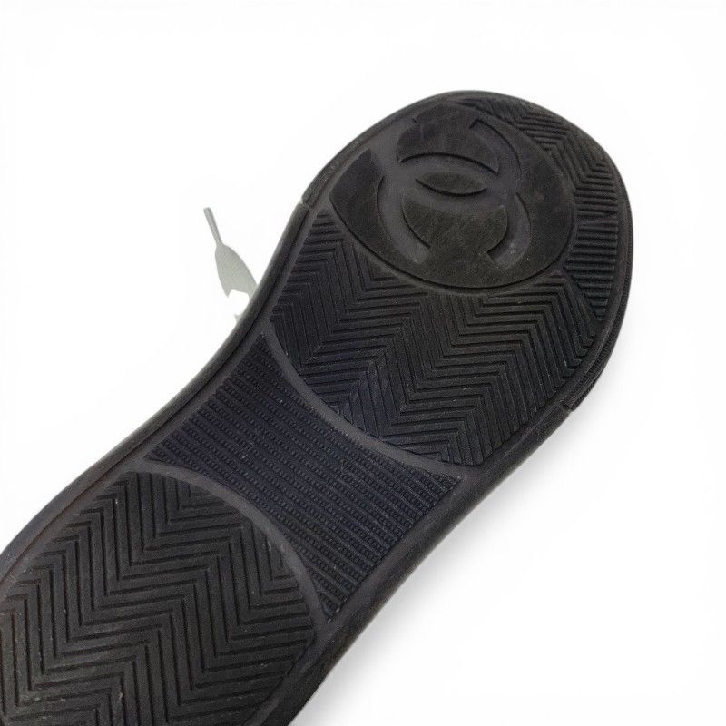 Chanel Sneakers Shoes Suede Gray CC Logo — view 8