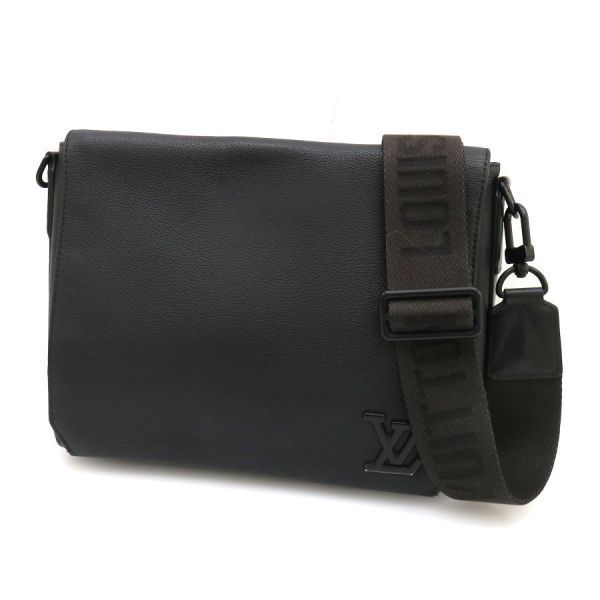 Louis Vuitton Takeoff Messenger