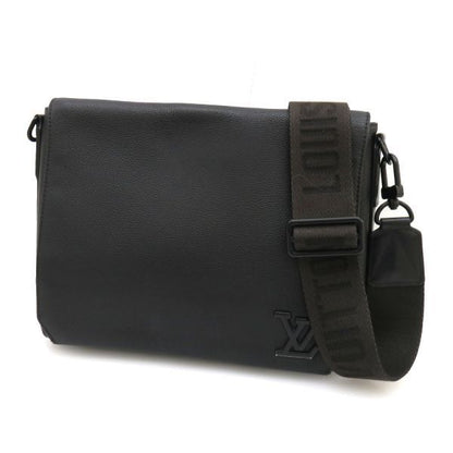 Louis Vuitton Takeoff Messenger