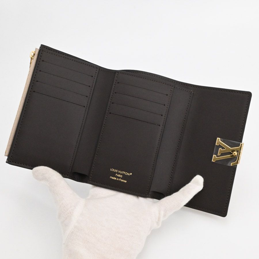 Louis Vuitton Bifold Wallet Portefeuille Capucines Compact — view 4