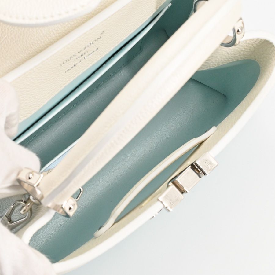 Louis Vuitton Handbag Capucines BB — view 4