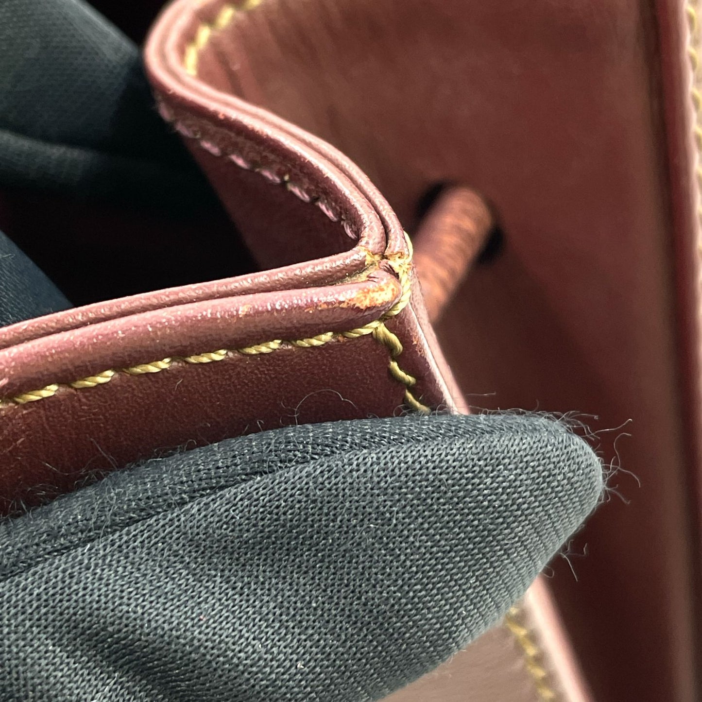 Cartier Must Line Drawstring Leather Bordeaux Shoulder Bag Gold — view 7