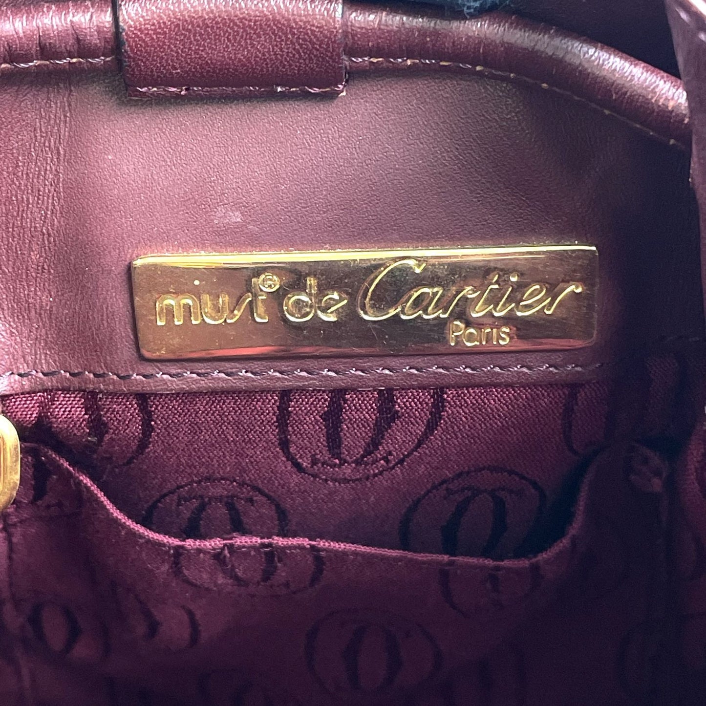 Cartier Must Line Drawstring Leather Bordeaux Shoulder Bag Gold — view 4