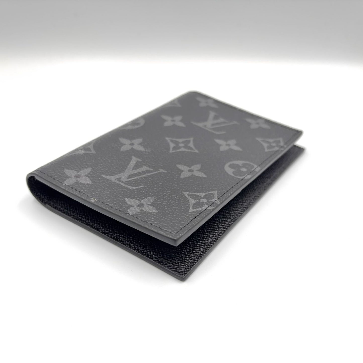 Louis Vuitton Couverture Passport NM Monogram Eclipse Black Card Case — view 5