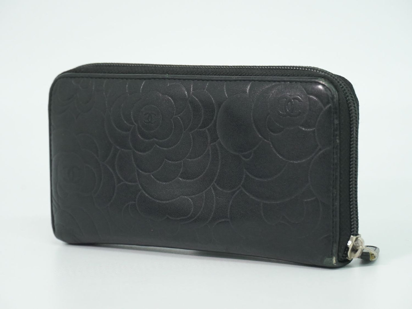 Chanel CC Logo Camelia Zip Around Wallet Leather Black — view 2