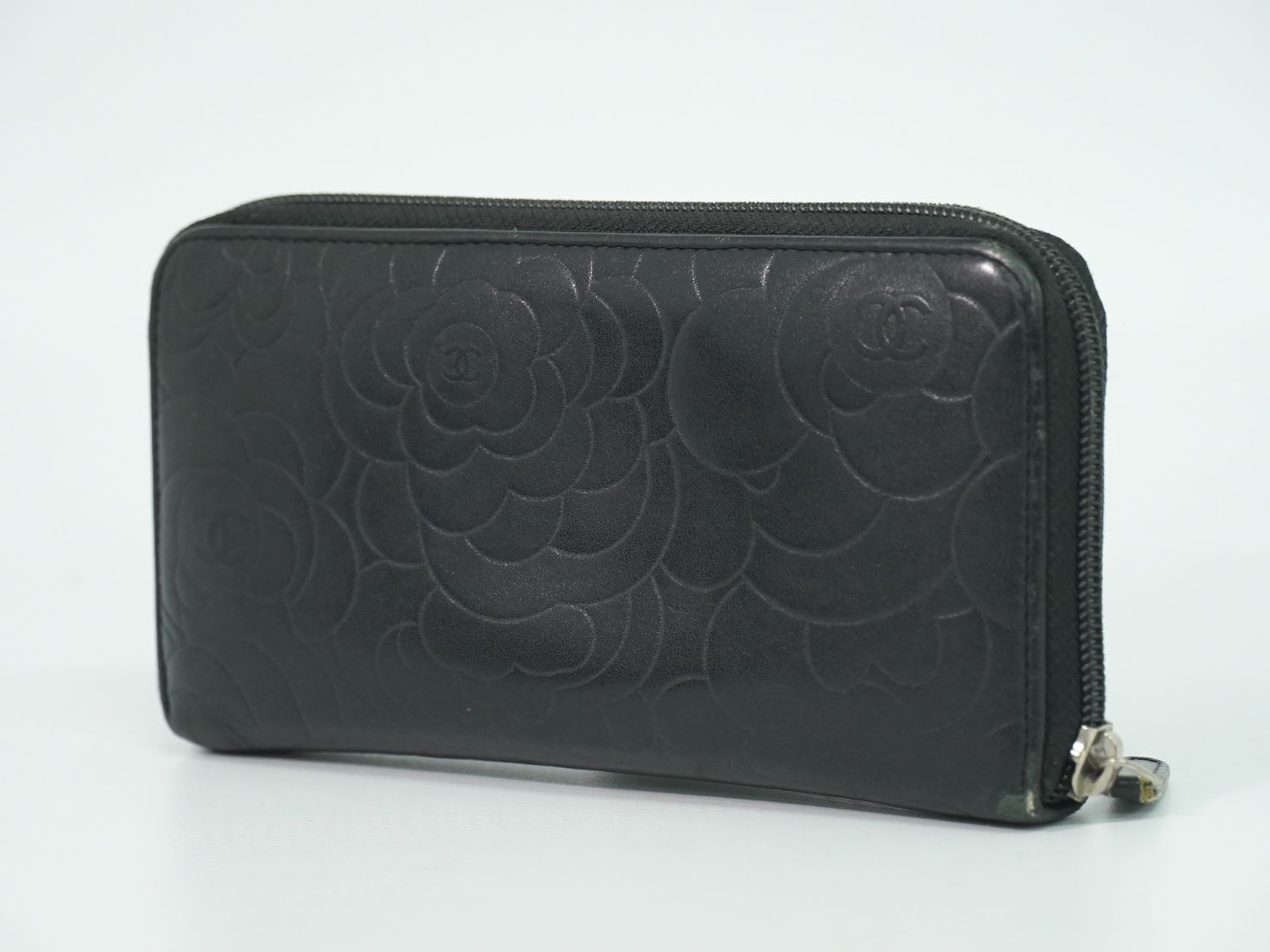 Chanel CC Logo Camelia Zip Around Wallet Leather Black — view 2
