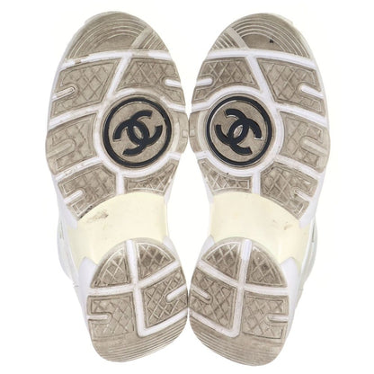 Chanel CC Logo Suede Duo Leather le Sup Low Cut Shu Sneakers White — view 5