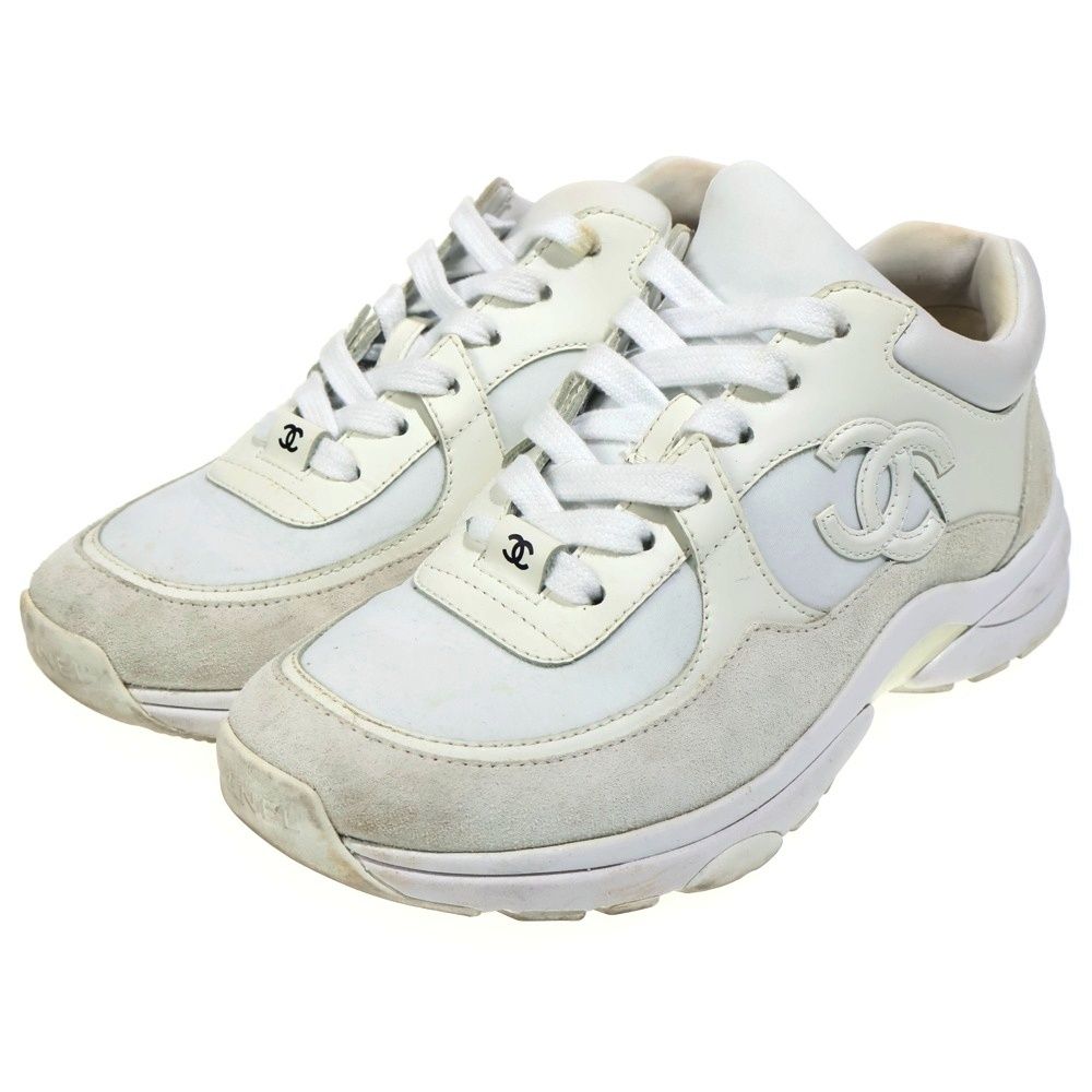 Chanel CC Logo Suede Duo Leather le Sup Low Cut Shu Sneakers White — view 2