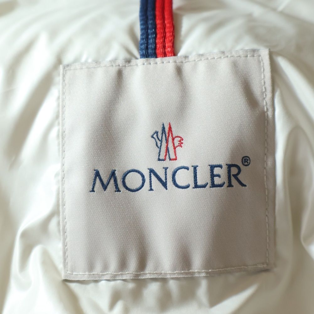 Moncler Besines Short Down Jacket White — view 7