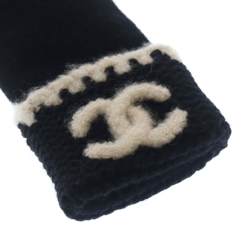 Chanel CC Logo Cashmere Knit Gloves Black — view 5