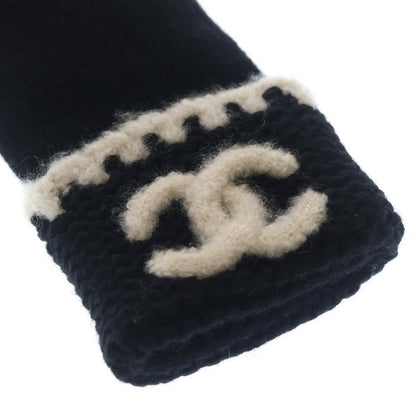 Chanel CC Logo Cashmere Knit Gloves Black — view 5