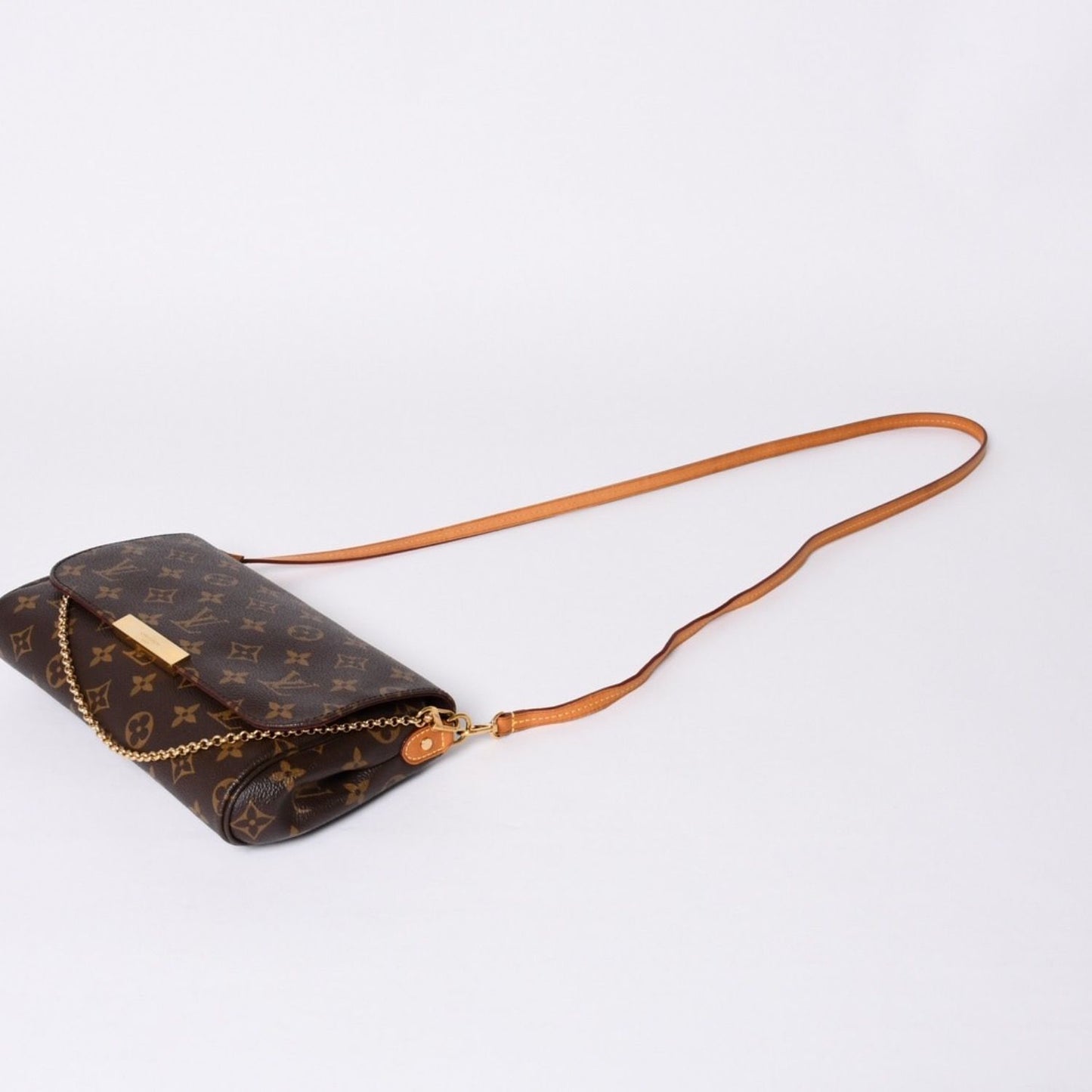 Louis Vuitton Monogram Favorite MM Shoulder Bag Brown Gold — view 7
