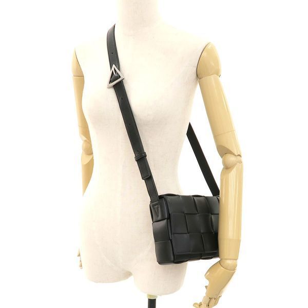 Bottega Veneta Cassette Messenger Bag — view 9