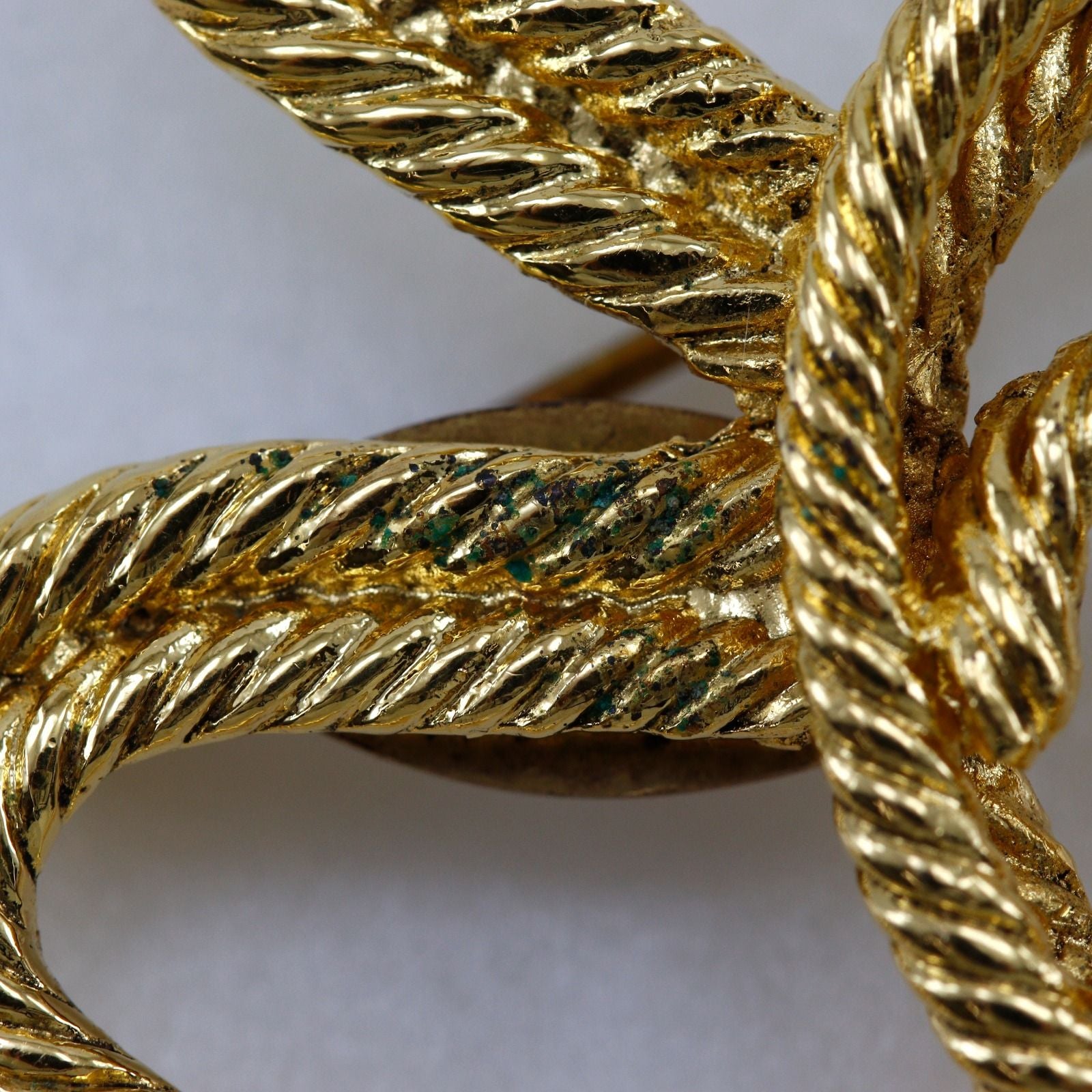 Chanel Clover CC Logo Vintage Gold Plated 28 Brooch — view 4