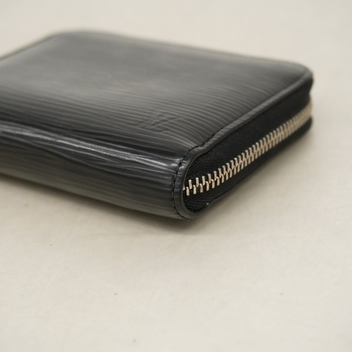 Louis Vuitton Coin Case Epi Zippy Purse Noir — view 6
