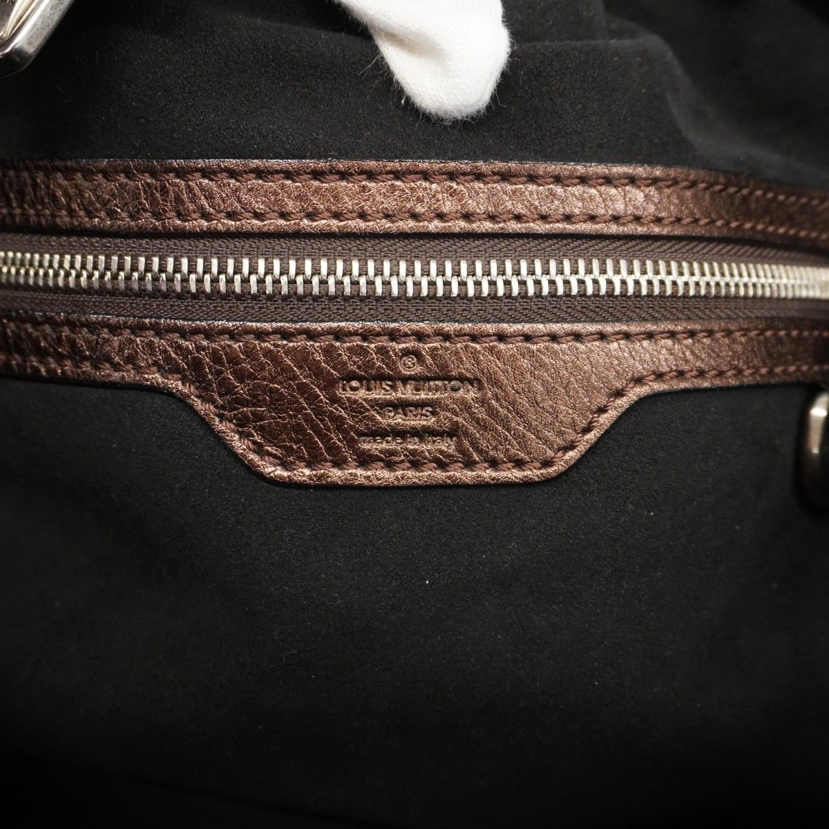 Louis Vuitton Handbag Mahina L Mordre — view 5