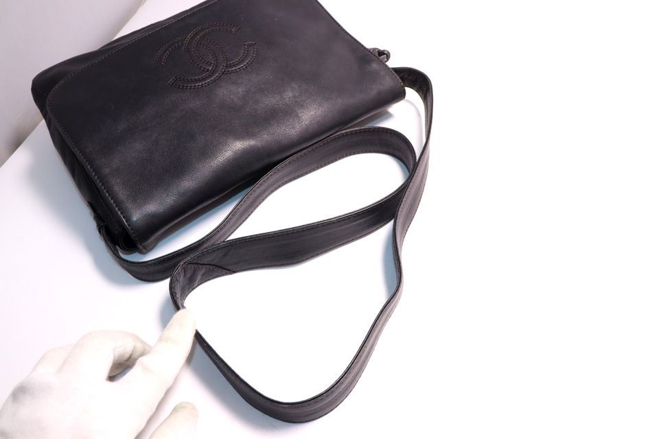 Chanel No 5 CC Logo Leather Shoulder Bag — view 6