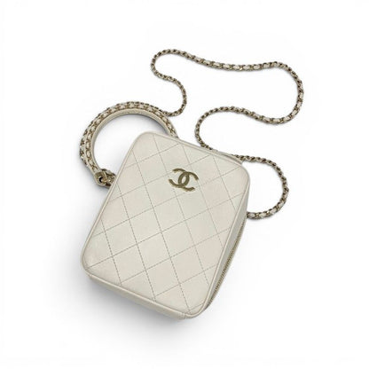 Chanel Shoulder Bag Lambskin White Gold CC Logo Quilted Chain 2-Way — view 5
