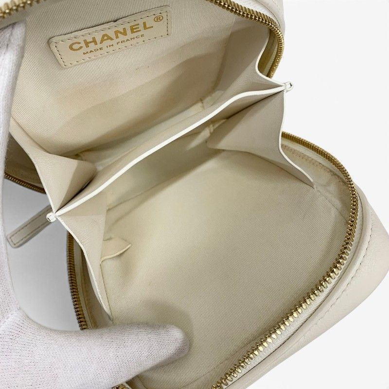 Chanel Shoulder Bag Lambskin White Gold CC Logo Quilted Chain 2-Way — view 6