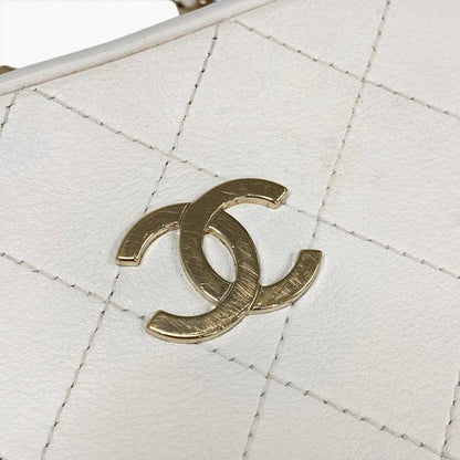 Chanel Shoulder Bag Lambskin White Gold CC Logo Quilted Chain 2-Way — view 9