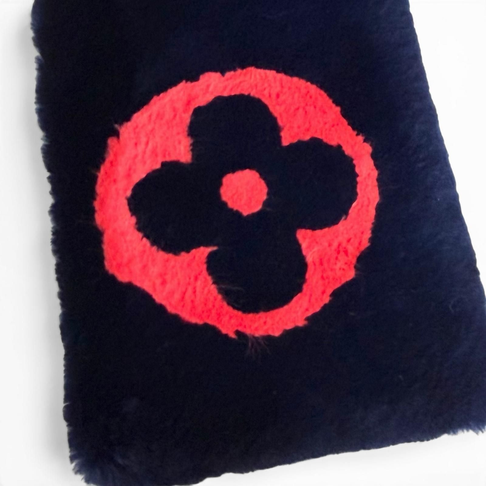 Louis Vuitton Beaver Silk Echarpe Shirred Darling Scarf Navy Red — view 7