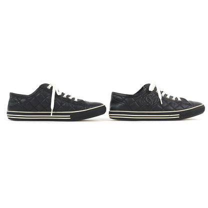Chanel Caviar Leather CC Logo Quilted Low Cut Sneakers Black White — view 3