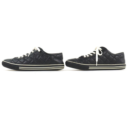 Chanel Caviar Leather CC Logo Quilted Low Cut Sneakers Black White — view 2