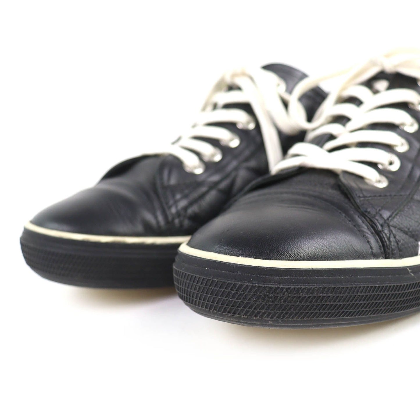 Chanel Caviar Leather CC Logo Quilted Low Cut Sneakers Black White — view 4