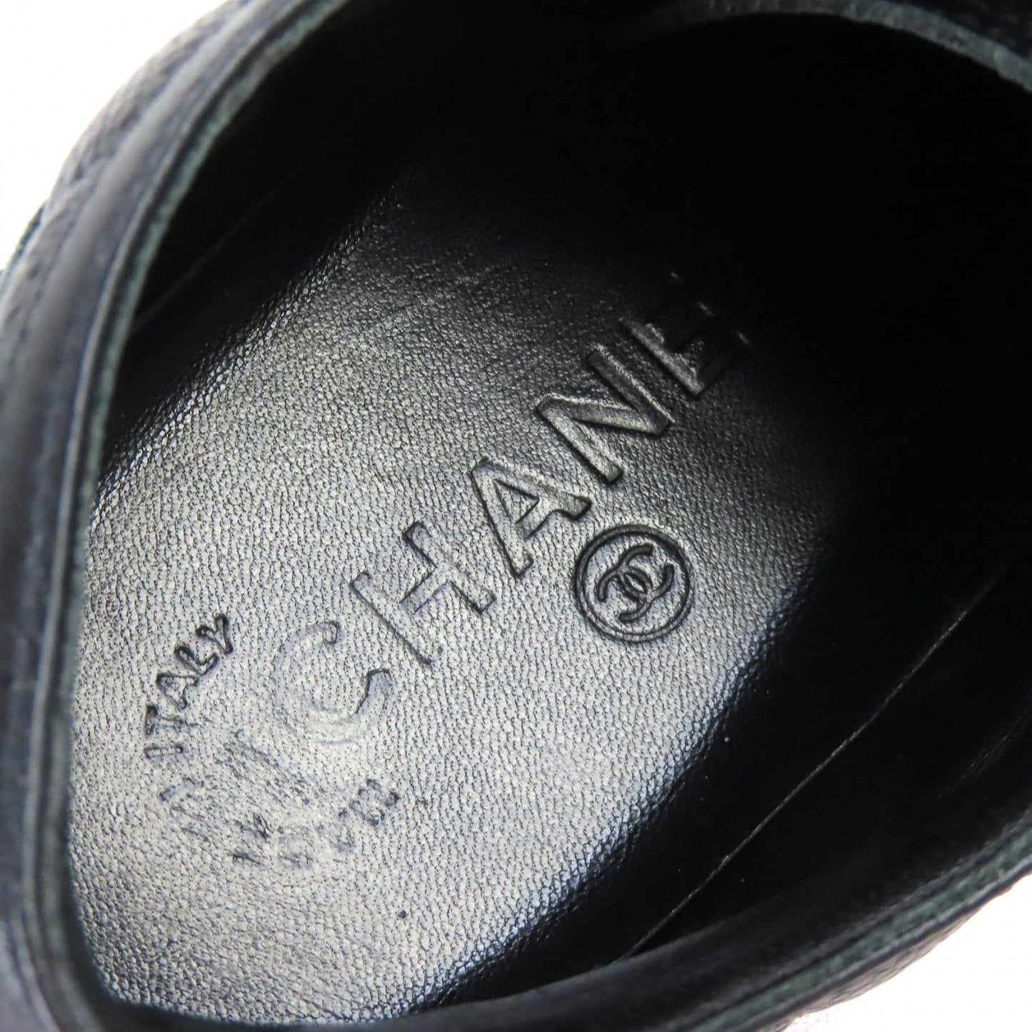 Chanel Caviar Leather CC Logo Quilted Low Cut Sneakers Black White — view 9