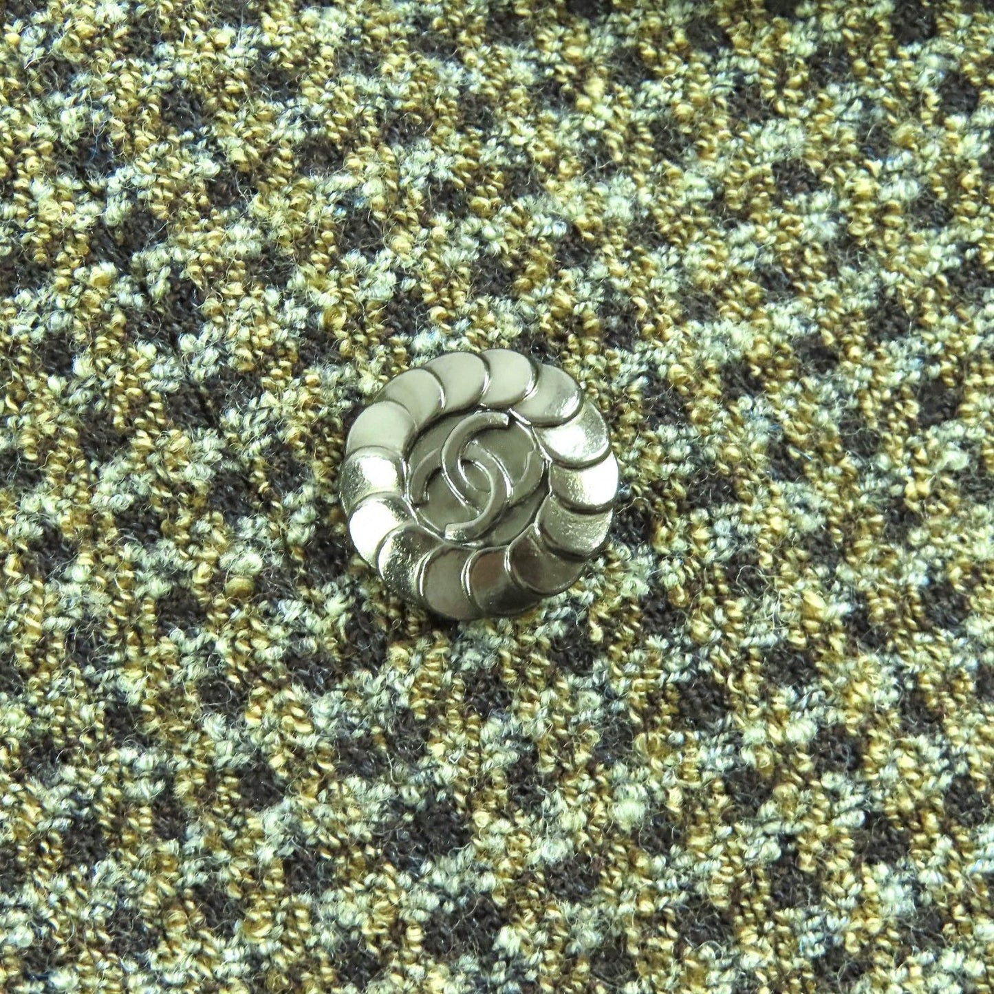 Chanel Vintage CC Logo Button Wool Tweed Double Jacket Khaki 44 — view 6