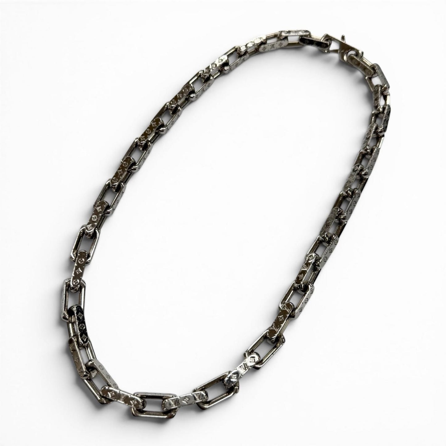 Louis Vuitton Collier Chain Monogram Necklace Silver — view 3
