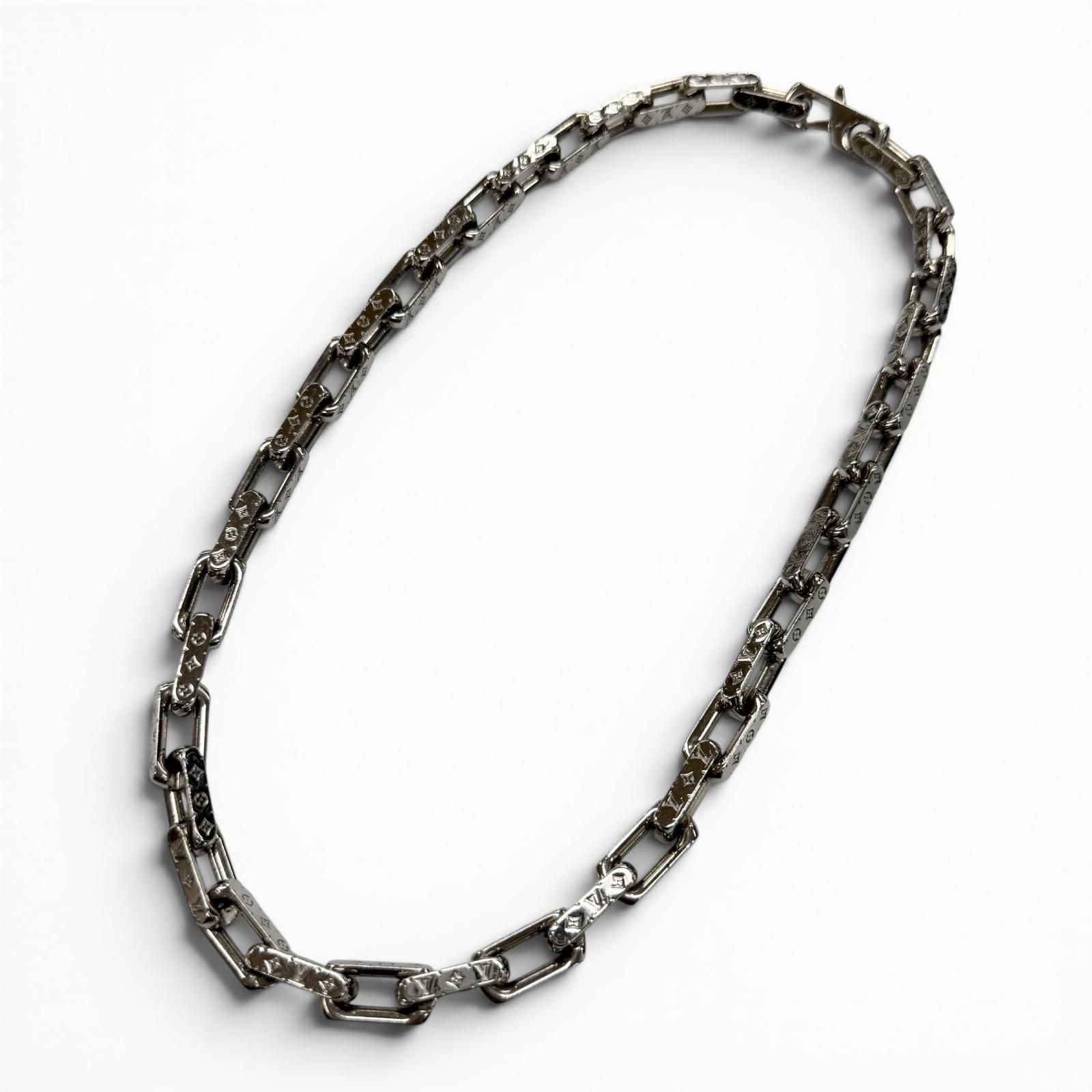 Louis Vuitton Collier Chain Monogram Necklace Silver — view 3