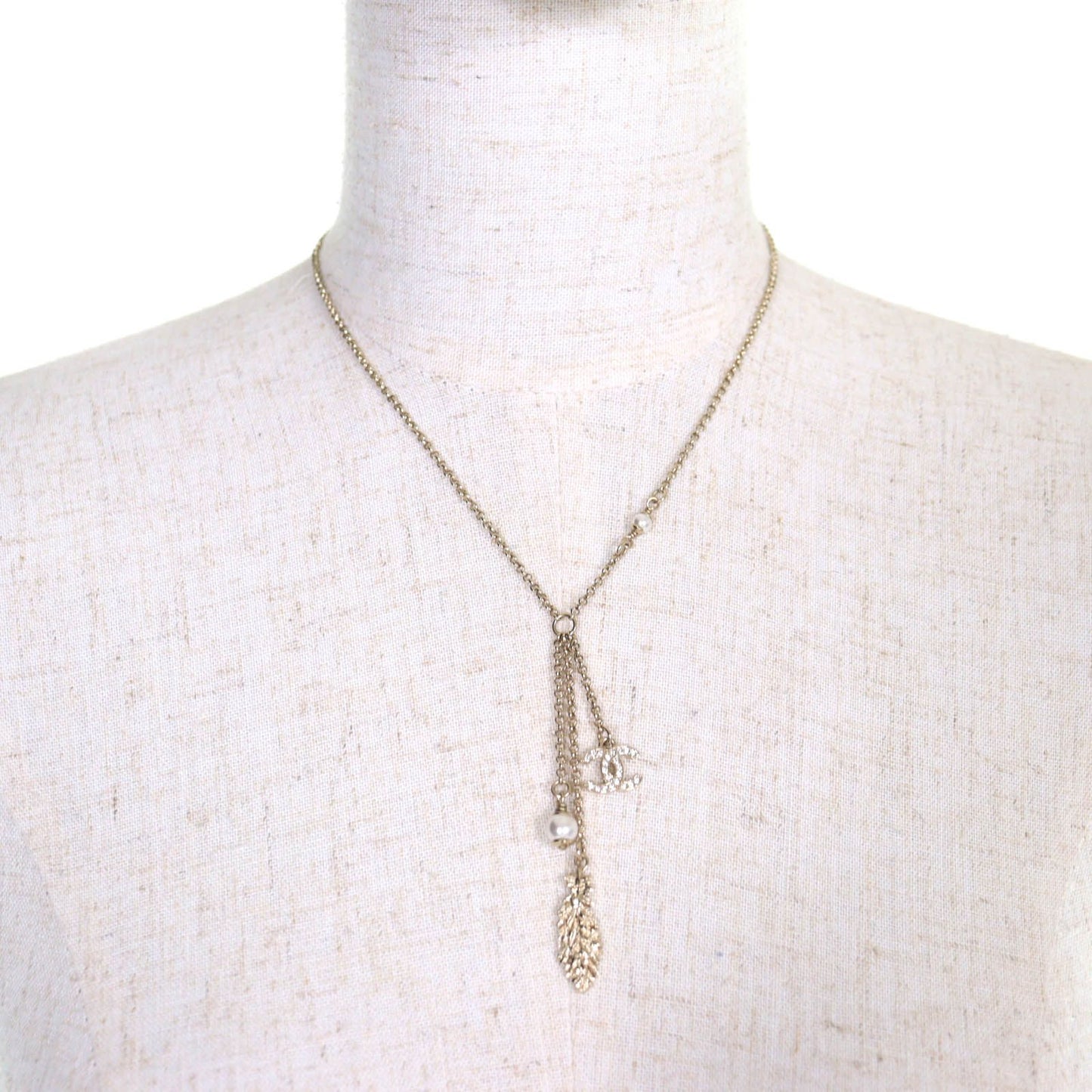 Chanel CC Logo Feather Pearl Strass Necklace Gold — view 4