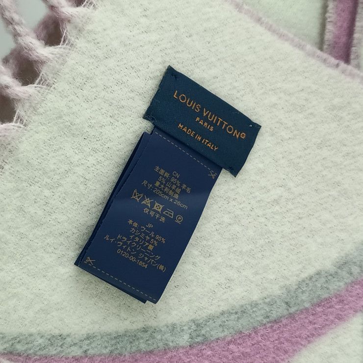 Louis Vuitton Scarf Duo Infinity Rose 95% Wool 5% Cashmere Fringe Display — view 4
