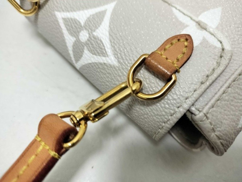 Louis Vuitton Sac by the Pool Tiny Backpack Blume Leather Gold — view 5