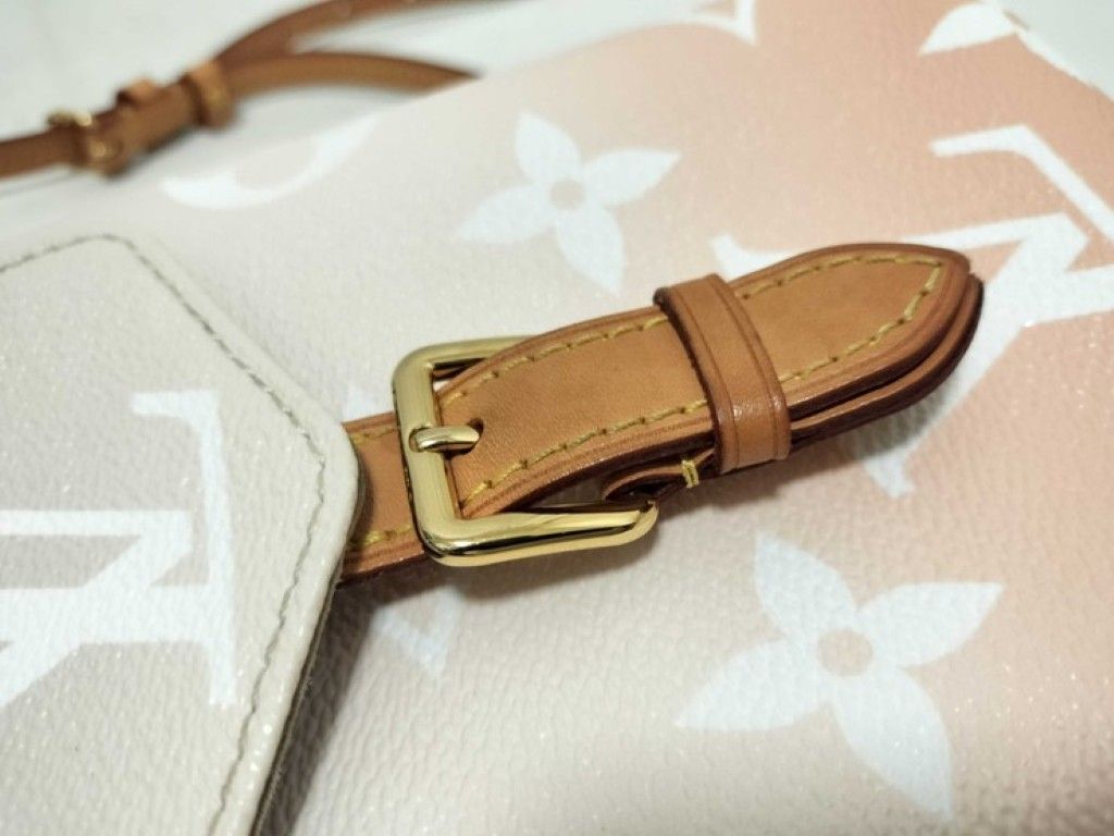 Louis Vuitton Sac by the Pool Tiny Backpack Blume Leather Gold — view 7