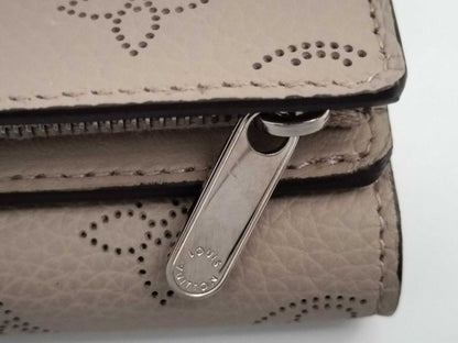 Louis Vuitton Trifold Wallet Portefeuille Iris XS Gale Mahina Silver — view 5