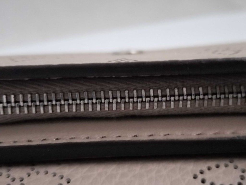 Louis Vuitton Trifold Wallet Portefeuille Iris XS Gale Mahina Silver — view 6