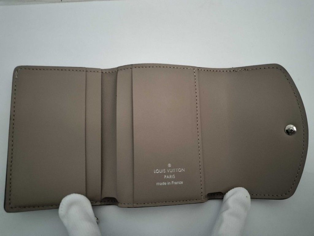 Louis Vuitton Trifold Wallet Portefeuille Iris XS Gale Mahina Silver — view 8
