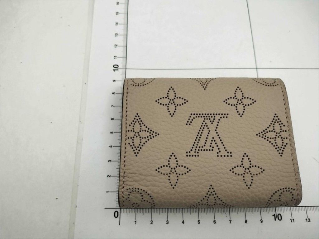 Louis Vuitton Trifold Wallet Portefeuille Iris XS Gale Mahina Silver — view 2