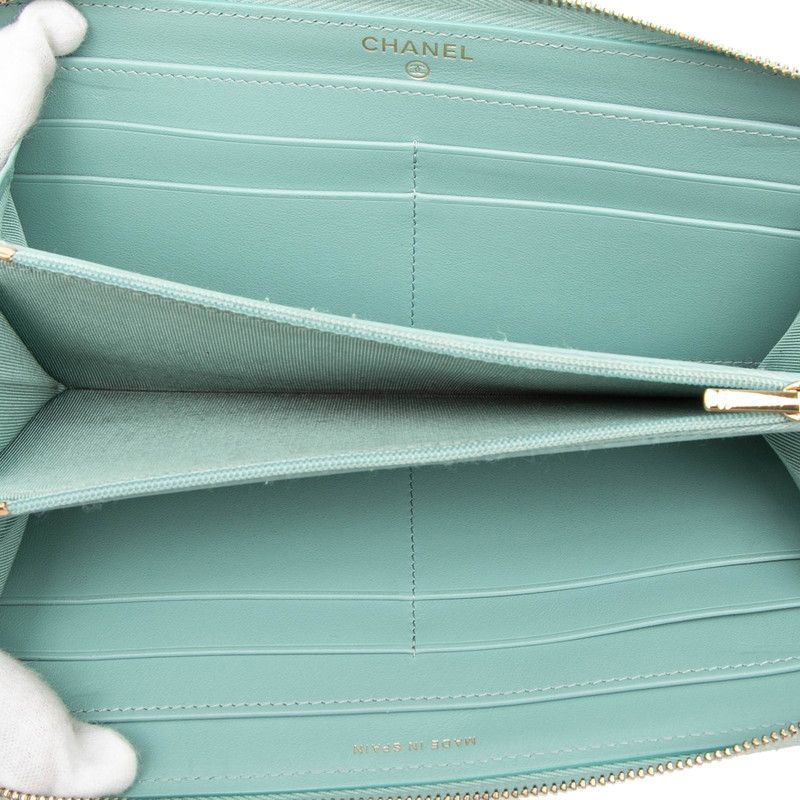 Chanel CC Logo Quilted Round Zip Wallet Light Blue Caviar Leather — view 4
