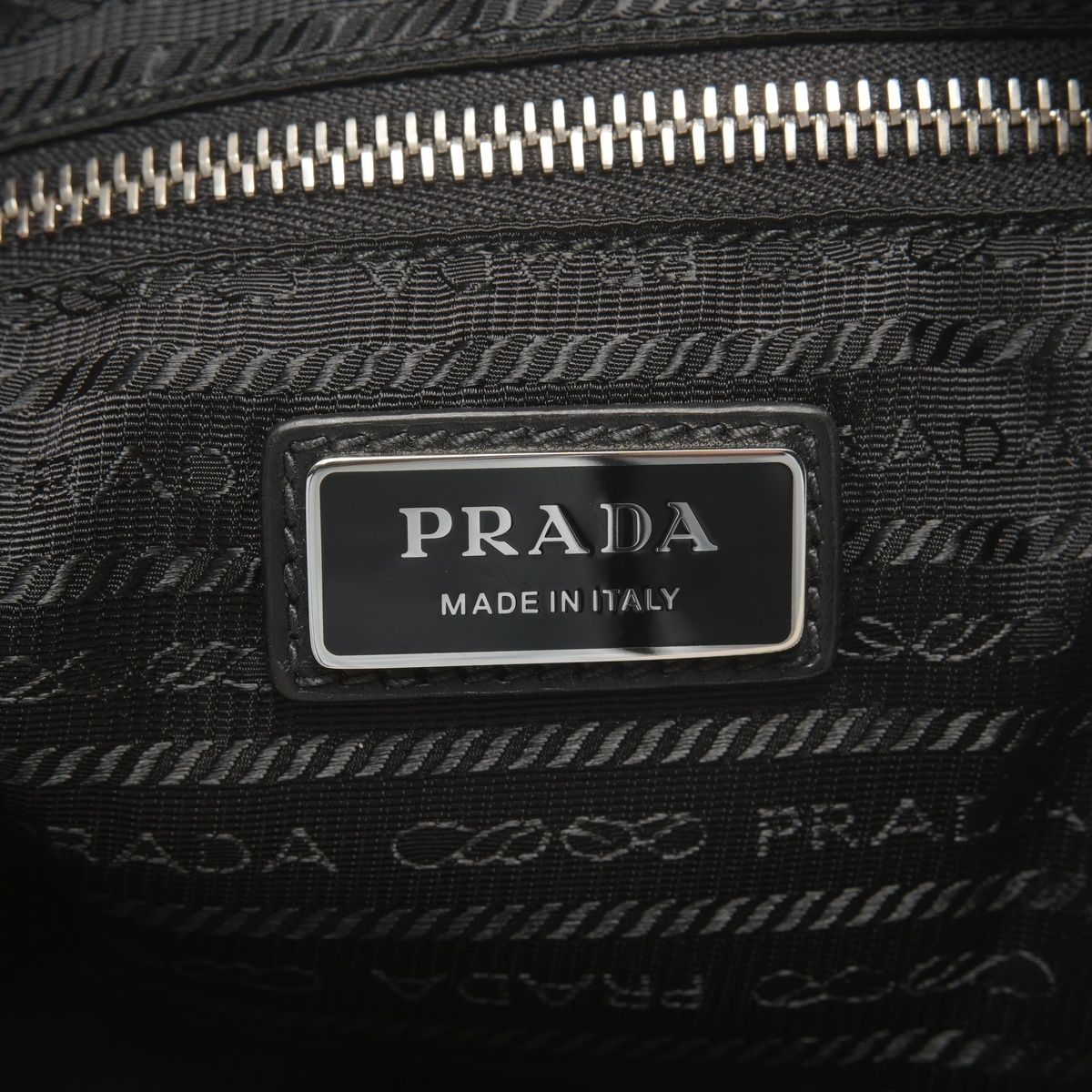 Prada Shoulder Bag Vitello Daino Cross — view 9
