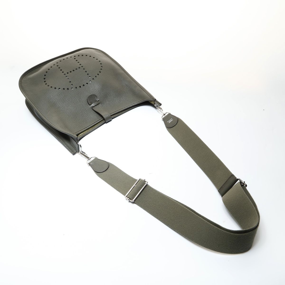 Hermes Shoulder Bag Evelyne 3 GM Taurillon Clemence — view 8