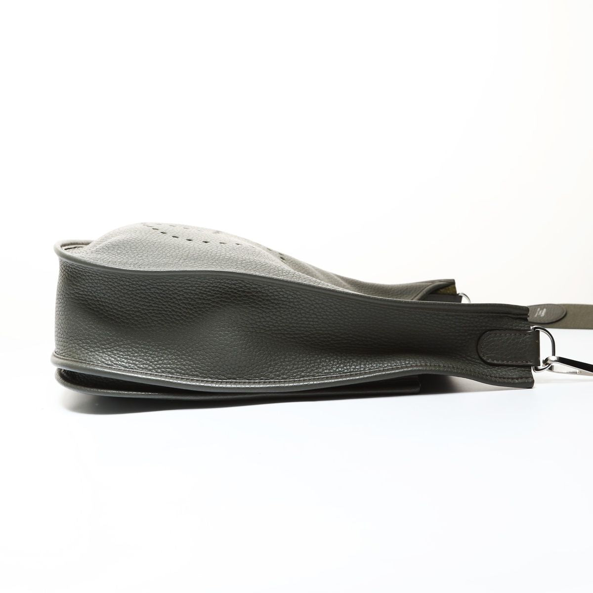 Hermes Shoulder Bag Evelyne 3 GM Taurillon Clemence — view 4