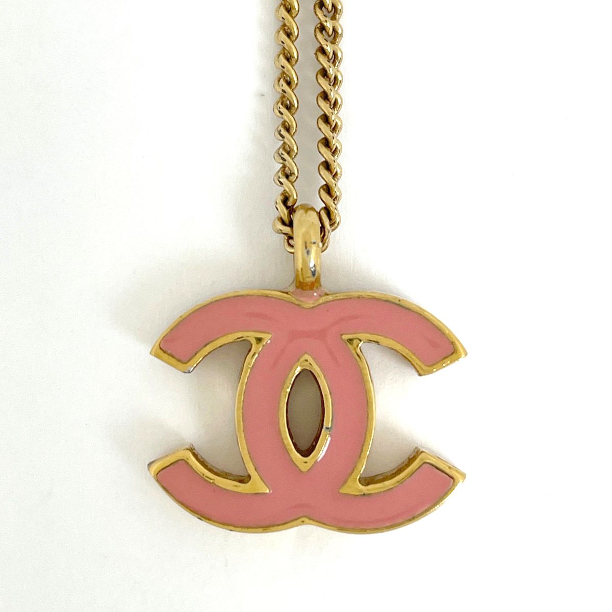 Chanel CC Logo Necklace Gold Plated Pink — view 2