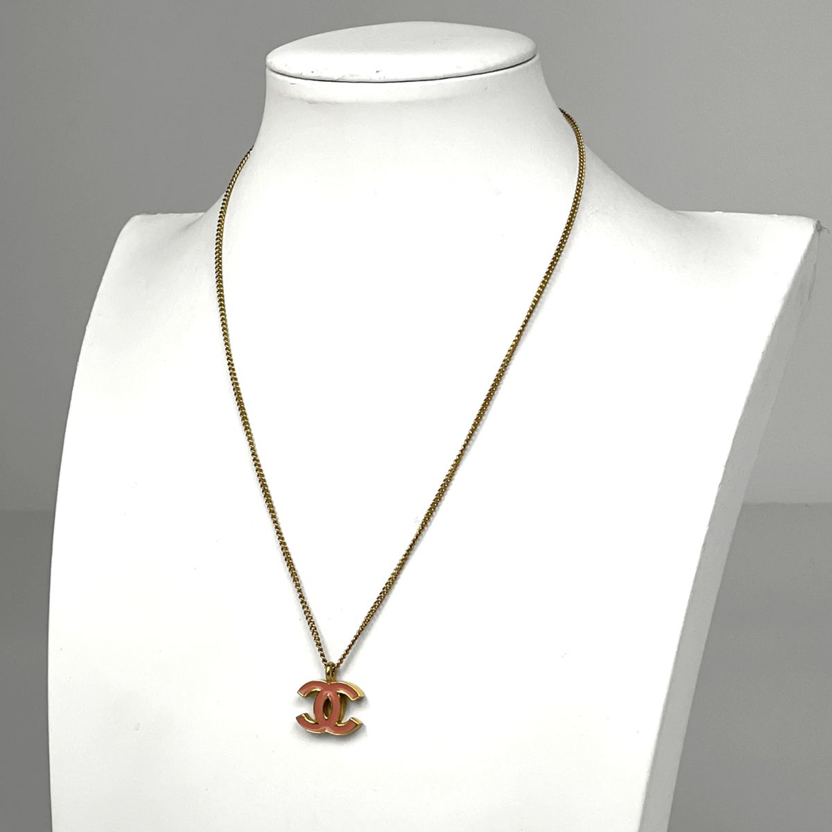 Chanel CC Logo Necklace Gold Plated Pink — view 7